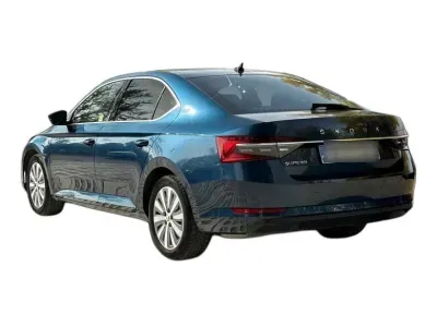 NIEBIESKI HATCHBACK SKODA SUPERB z 2021 r., BENZYNA, skrzynia biegów AUTOMATYCZNA 150KM, zdjęcie 14 z 19
