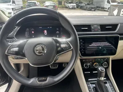 CZARNY HATCHBACK SKODA SUPERB z 2023 r., BENZYNA, skrzynia biegów AUTOMATYCZNA 280KM, zdjęcie 7 z 19