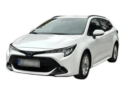 BIAŁY KOMBI TOYOTA COROLLA z 2023 r., HYBRYDA/BENZYNA, skrzynia biegów AUTOMATYCZNA 140KM, zdjęcie 9 z 19