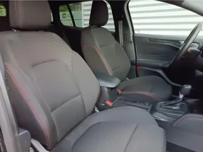 CZARNY KOMBI FORD FOCUS z 2025 r., HYBRYDA/BENZYNA, skrzynia biegów AUTOMATYCZNA 155KM, zdjęcie 11 z 16