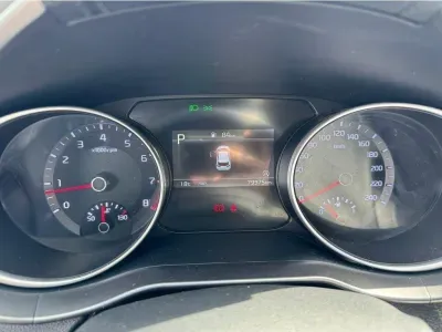 BIAŁY HATCHBACK KIA CEED z 2023 r., BENZYNA, skrzynia biegów AUTOMATYCZNA 118KM, zdjęcie 17 z 19