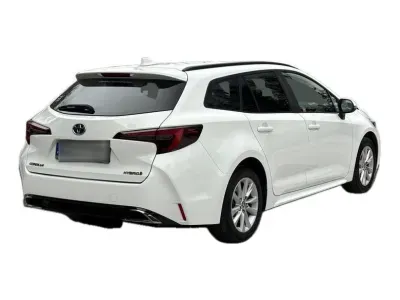 BIAŁY KOMBI TOYOTA COROLLA z 2023 r., HYBRYDA/BENZYNA, skrzynia biegów AUTOMATYCZNA 140KM, zdjęcie 10 z 19
