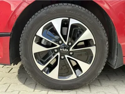 CZERWONY KOMBI KIA CEED z 2025 r., BENZYNA, skrzynia biegów AUTOMATYCZNA 140KM, zdjęcie 16 z 18