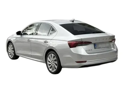 SREBRNY HATCHBACK SKODA OCTAVIA z 2022 r., BENZYNA, skrzynia biegów AUTOMATYCZNA 190KM, zdjęcie 11 z 19