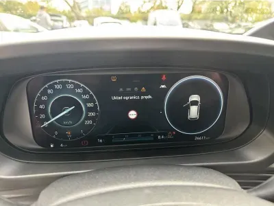 CZERWONY SUV HYUNDAI BAYON z 2023 r., BENZYNA, skrzynia biegów MANUALNA 101KM, zdjęcie 2 z 19