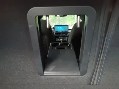 CZARNY KOMBI FORD FOCUS z 2025 r., HYBRYDA/BENZYNA, skrzynia biegów AUTOMATYCZNA 155KM, zdjęcie 4 z 16