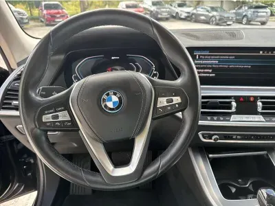 CZARNY SUV BMW X5 z 2022 r., HYBRYDA/BENZYNA, skrzynia biegów AUTOMATYCZNA 394KM, zdjęcie 16 z 19