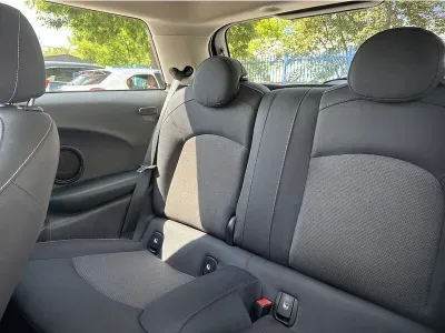 SZARY HATCHBACK MINI MINI z 2021 r., BENZYNA, skrzynia biegów AUTOMATYCZNA 102KM, zdjęcie 14 z 19