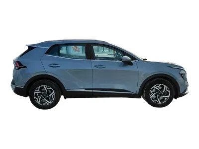 SREBRNY SUV KIA SPORTAGE z 2023 r., BENZYNA, skrzynia biegów AUTOMATYCZNA 110KM, zdjęcie 2 z 24