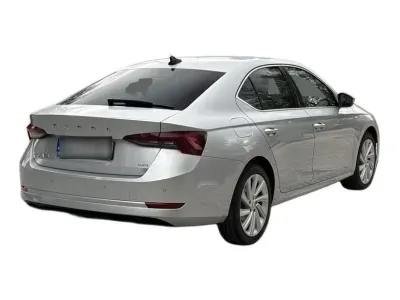 SREBRNY HATCHBACK SKODA OCTAVIA z 2022 r., BENZYNA, skrzynia biegów AUTOMATYCZNA 190KM, zdjęcie 16 z 19