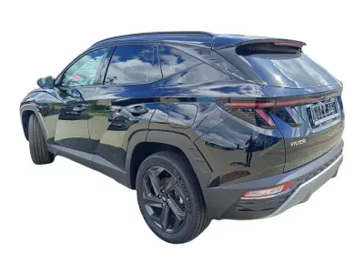 CZARNY SUV HYUNDAI TUCSON z 2024 r., HYBRYDA/BENZYNA, skrzynia biegów AUTOMATYCZNA 230KM, zdjęcie 4 z 8