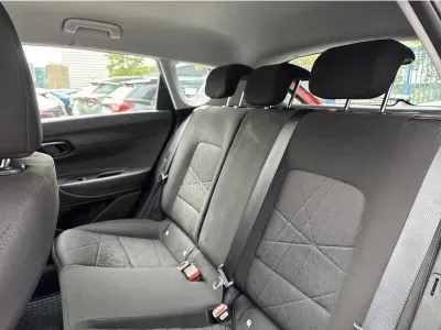CZERWONY SUV HYUNDAI BAYON z 2023 r., BENZYNA, skrzynia biegów MANUALNA 101KM, zdjęcie 12 z 19