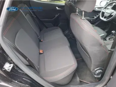 CZARNY HATCHBACK FORD FIESTA z 2023 r., BENZYNA, skrzynia biegów MANUALNA 74KM, zdjęcie 21 z 27