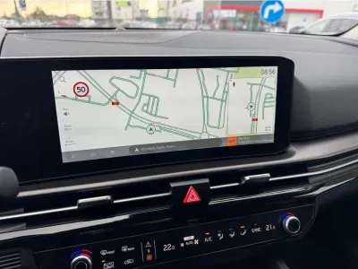 BIAŁY SUV KIA SPORTAGE z 2025 r., BENZYNA, skrzynia biegów AUTOMATYCZNA 110KM, zdjęcie 17 z 23