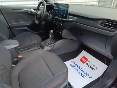 CZARNY KOMBI FORD FOCUS TURNIER z 2025 r., HYBRYDA/BENZYNA, skrzynia biegów AUTOMATYCZNA 155KM, zdjęcie 12 z 17