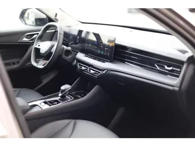 SREBRNY SUV MG HS z 2025 r., HYBRYDA/BENZYNA, skrzynia biegów AUTOMATYCZNA 272KM, zdjęcie 2 z 8