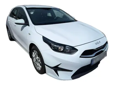 BIAŁY HATCHBACK KIA CEED z 2023 r., BENZYNA, skrzynia biegów AUTOMATYCZNA 118KM, zdjęcie 12 z 19