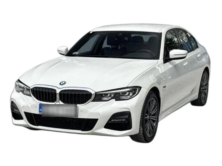 BIAŁY SEDAN BMW SERIE 3 z 2022 r., HYBRYDA/BENZYNA, skrzynia biegów AUTOMATYCZNA 292KM, zdjęcie główne