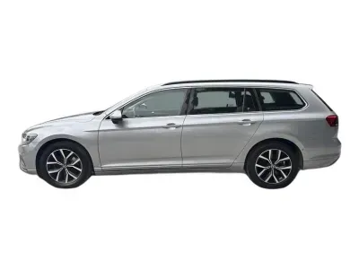 SREBRNY KOMBI VOLKSWAGEN PASSAT z 2023 r., BENZYNA, skrzynia biegów AUTOMATYCZNA 150KM, zdjęcie 19 z 19