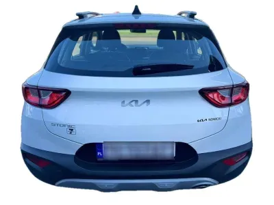 BIAŁY SUV KIA STONIC z 2025 r., BENZYNA, skrzynia biegów MANUALNA 58KM, zdjęcie 11 z 19