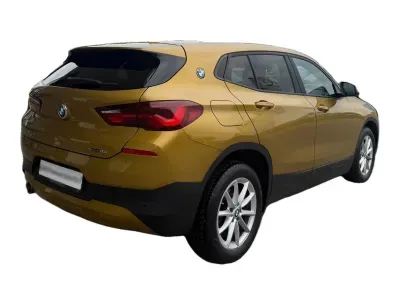 ZŁOTY CROSSOVER BMW X2 z 2022 r., BENZYNA, skrzynia biegów AUTOMATYCZNA 136KM, zdjęcie 8 z 12