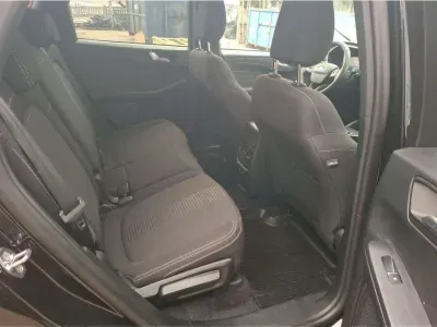 CZARNY SUV FORD KUGA z 2025 r., HYBRYDA/BENZYNA, skrzynia biegów AUTOMATYCZNA 178KM, zdjęcie 24 z 28