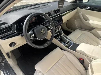 CZARNY KOMBI SKODA SUPERB z 2022 r., BENZYNA, skrzynia biegów AUTOMATYCZNA 190KM, zdjęcie 13 z 19