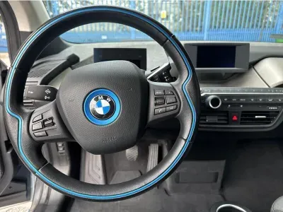BIAŁY HATCHBACK BMW I3 z 2022 r., ELEKTRYCZNY, skrzynia biegów AUTOMATYCZNA 170KM, zdjęcie 17 z 17