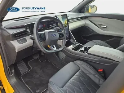 ŻÓŁTY HATCHBACK FORD CAPRI z 2025 r., ELEKTRYCZNY, skrzynia biegów AUTOMATYCZNA 210KM, zdjęcie 13 z 28