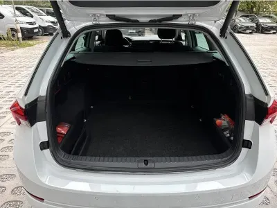 BIAŁY KOMBI SKODA OCTAVIA z 2023 r., BENZYNA, skrzynia biegów AUTOMATYCZNA 150KM, zdjęcie 4 z 19