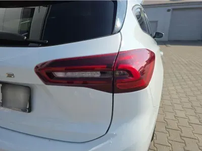 BIAŁY KOMBI FORD FOCUS z 2023 r., BENZYNA, skrzynia biegów MANUALNA 92KM, zdjęcie 11 z 23