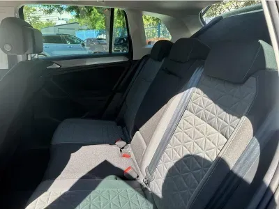 SZARY SUV VOLKSWAGEN TIGUAN z 2022 r., DIESEL, skrzynia biegów AUTOMATYCZNA 150KM, zdjęcie 11 z 19
