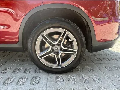 CZERWONY SUV MERCEDES CLASE GLC z 2022 r., DIESEL, skrzynia biegów AUTOMATYCZNA 245KM, zdjęcie 10 z 19