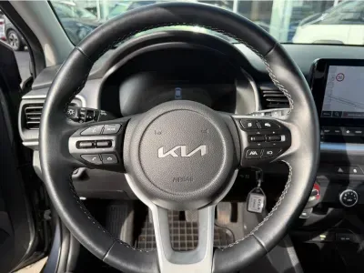 SZARY SUV KIA STONIC z 2025 r., BENZYNA, skrzynia biegów MANUALNA 58KM, zdjęcie 2 z 22