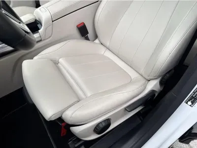 BIAŁY SUV MERCEDES GLA z 2023 r., HYBRYDA/BENZYNA, skrzynia biegów AUTOMATYCZNA 218KM, zdjęcie 6 z 18