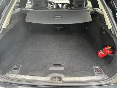 CZARNY KOMBI VOLVO V90 CROSS COUNTRY z 2023 r., DIESEL, skrzynia biegów AUTOMATYCZNA 197KM, zdjęcie 10 z 19
