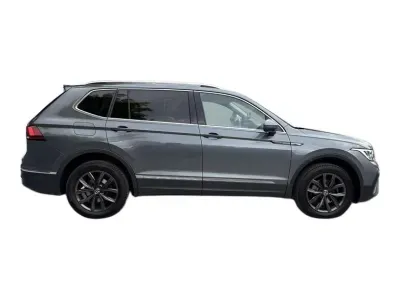 SZARY SUV VOLKSWAGEN TIGUAN ALLSPACE z 2022 r., BENZYNA, skrzynia biegów AUTOMATYCZNA 150KM, zdjęcie 15 z 19