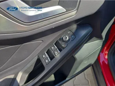 CZERWONY HATCHBACK FORD FOCUS z 2023 r., BENZYNA, skrzynia biegów MANUALNA 92KM, zdjęcie 19 z 27