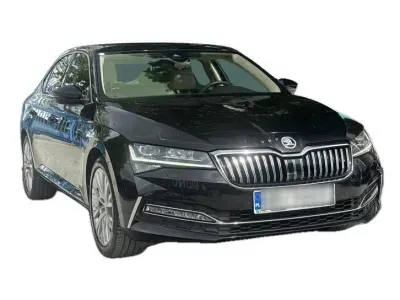 CZARNY HATCHBACK SKODA SUPERB z 2023 r., BENZYNA, skrzynia biegów AUTOMATYCZNA 280KM, zdjęcie 2 z 19