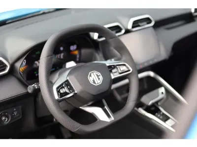 NIEBIESKI SUV MG ZS z 2025 r., HYBRYDA/BENZYNA, skrzynia biegów AUTOMATYCZNA 197KM, zdjęcie 6 z 13