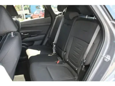 SZARY SUV HYUNDAI TUCSON z 2024 r., BENZYNA, skrzynia biegów AUTOMATYCZNA 159KM, zdjęcie 4 z 16