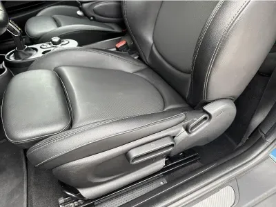 NIEBIESKI HATCHBACK MINI MINI z 2021 r., ELEKTRYCZNY, skrzynia biegów AUTOMATYCZNA 184KM, zdjęcie 2 z 19