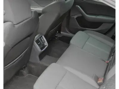 NIEBIESKI SEDAN SKODA OCTAVIA LIM. z 2023 r., BENZYNA, skrzynia biegów MANUALNA 150KM, zdjęcie 15 z 20