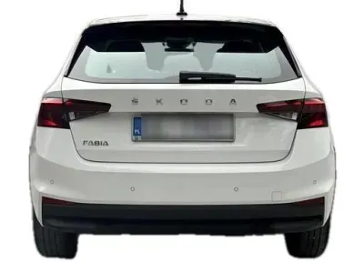 BIAŁY HATCHBACK SKODA FABIA z 2023 r., BENZYNA, skrzynia biegów MANUALNA 110KM, zdjęcie 13 z 19