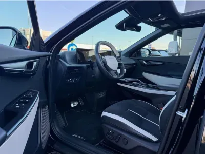 CZARNY SUV KIA EV6 z 2025 r., ELEKTRYCZNY, skrzynia biegów AUTOMATYCZNA 239KM, zdjęcie 16 z 38