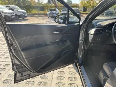 SZARY SUV TOYOTA C-HR z 2022 r., HYBRYDA/BENZYNA, skrzynia biegów AUTOMATYCZNA 122KM, zdjęcie 14 z 19