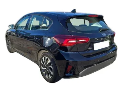 CZARNY HATCHBACK FORD FOCUS z 2023 r., BENZYNA, skrzynia biegów MANUALNA 92KM, zdjęcie 16 z 29