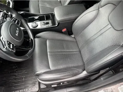 SZARY SUV KIA SORENTO z 2023 r., HYBRYDA/BENZYNA, skrzynia biegów AUTOMATYCZNA 230KM, zdjęcie 2 z 19