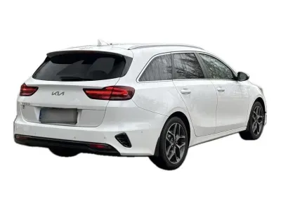 BIAŁY KOMBI KIA CEED z 2023 r., BENZYNA, skrzynia biegów AUTOMATYCZNA 160KM, zdjęcie 13 z 19