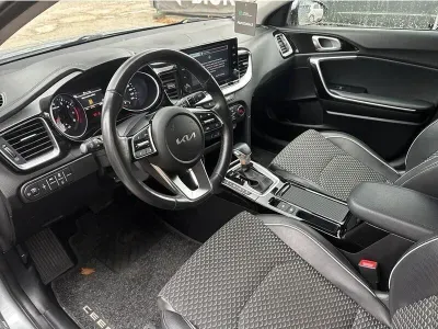 SREBRNY KOMBI KIA CEED z 2023 r., BENZYNA, skrzynia biegów AUTOMATYCZNA 160KM, zdjęcie 19 z 19